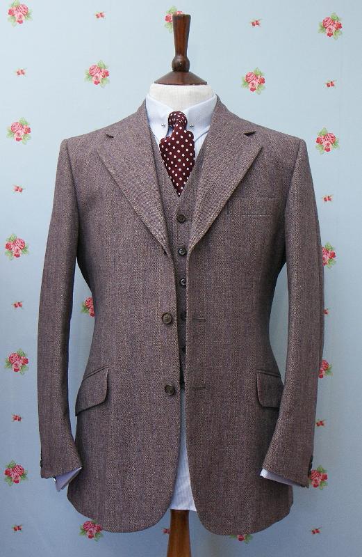 3 piesc tweed suit.jpg