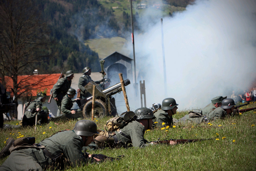 German artillery position; cannon is unfortunately not corespondent, but we haven't a better one (yet)