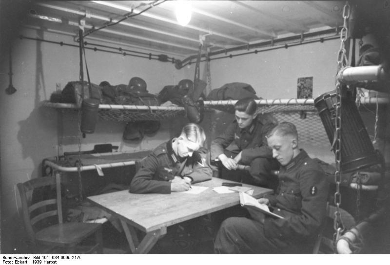 Bundesarchiv_Bild_101I-034-0095-21A,_Im_Westen,_Bunker_an_Oberrheinfront_am_Fluss.jpg