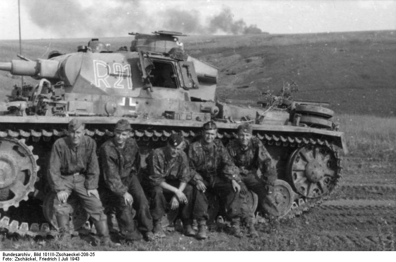 Bundesarchiv_Bild_101III-Zschaeckel-208-25%2C_Schlacht_um_Kursk%2C_Panzer_III.jpg