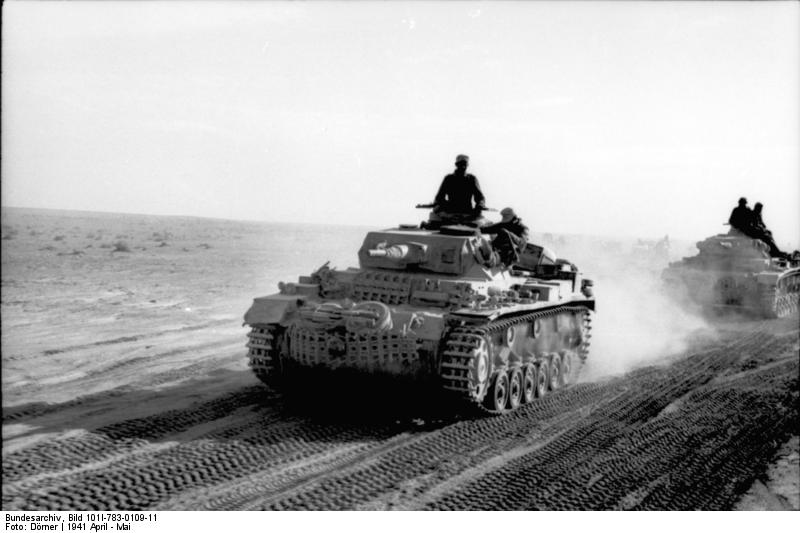 Bundesarchiv_Bild_101I-783-0109-11,_Nordafrika,_Panzer_III_in_Fahrt.jpg